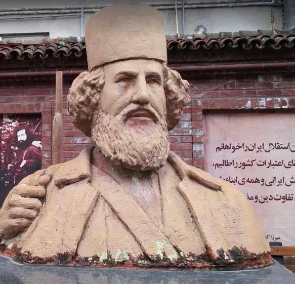 مجسمه میرزا کوچک خان جنگلی