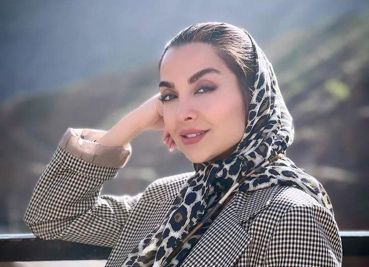 مونا فیض پور